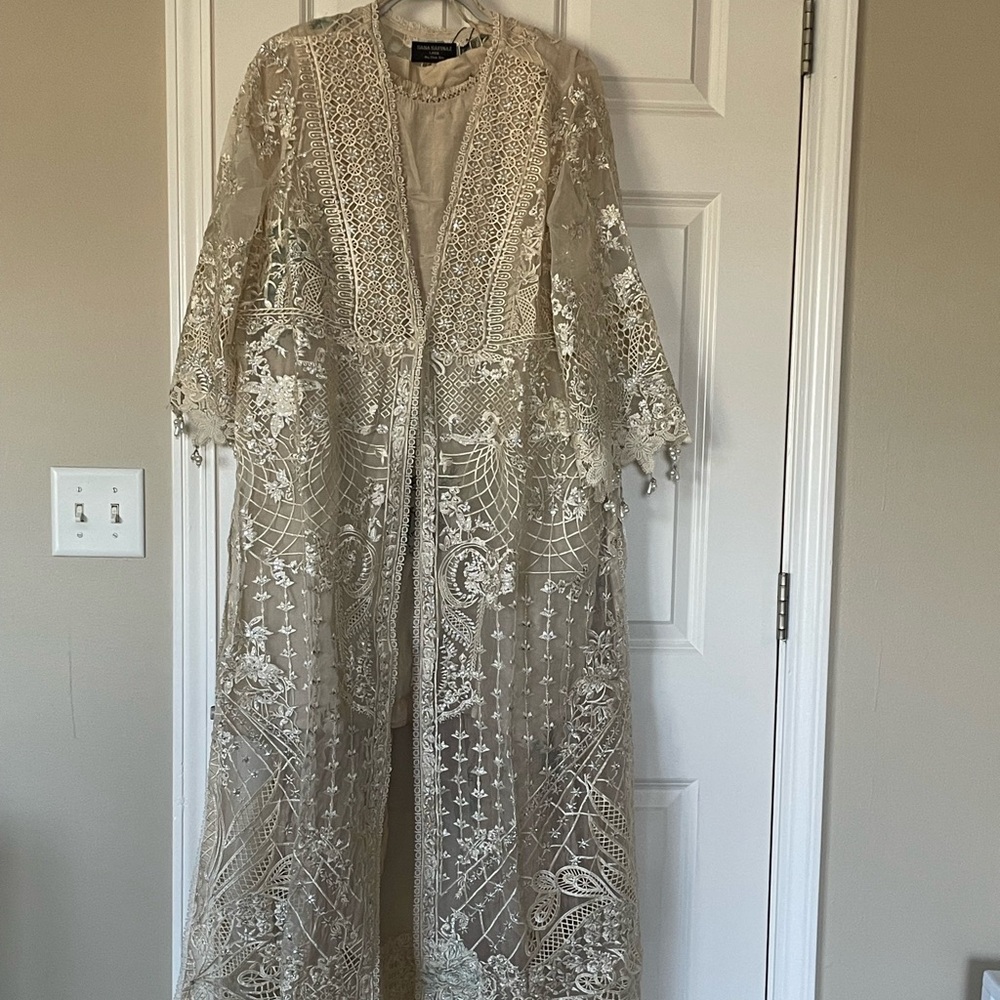 Salwar Kameez - Picture 8 of 9